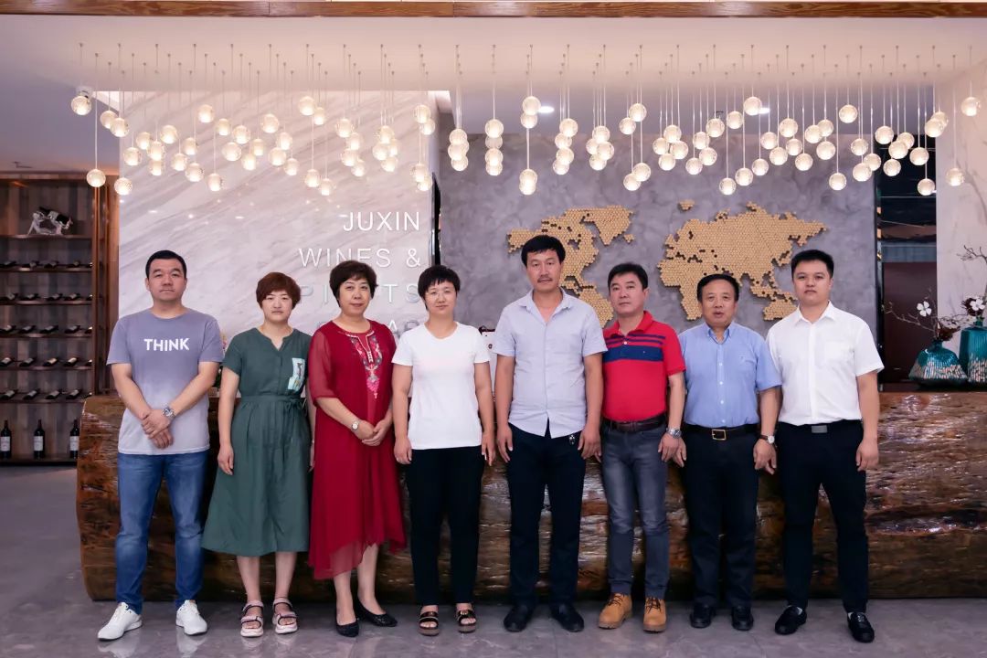 你和我的波爾多時光，共品友情歲月巨鑫酒！